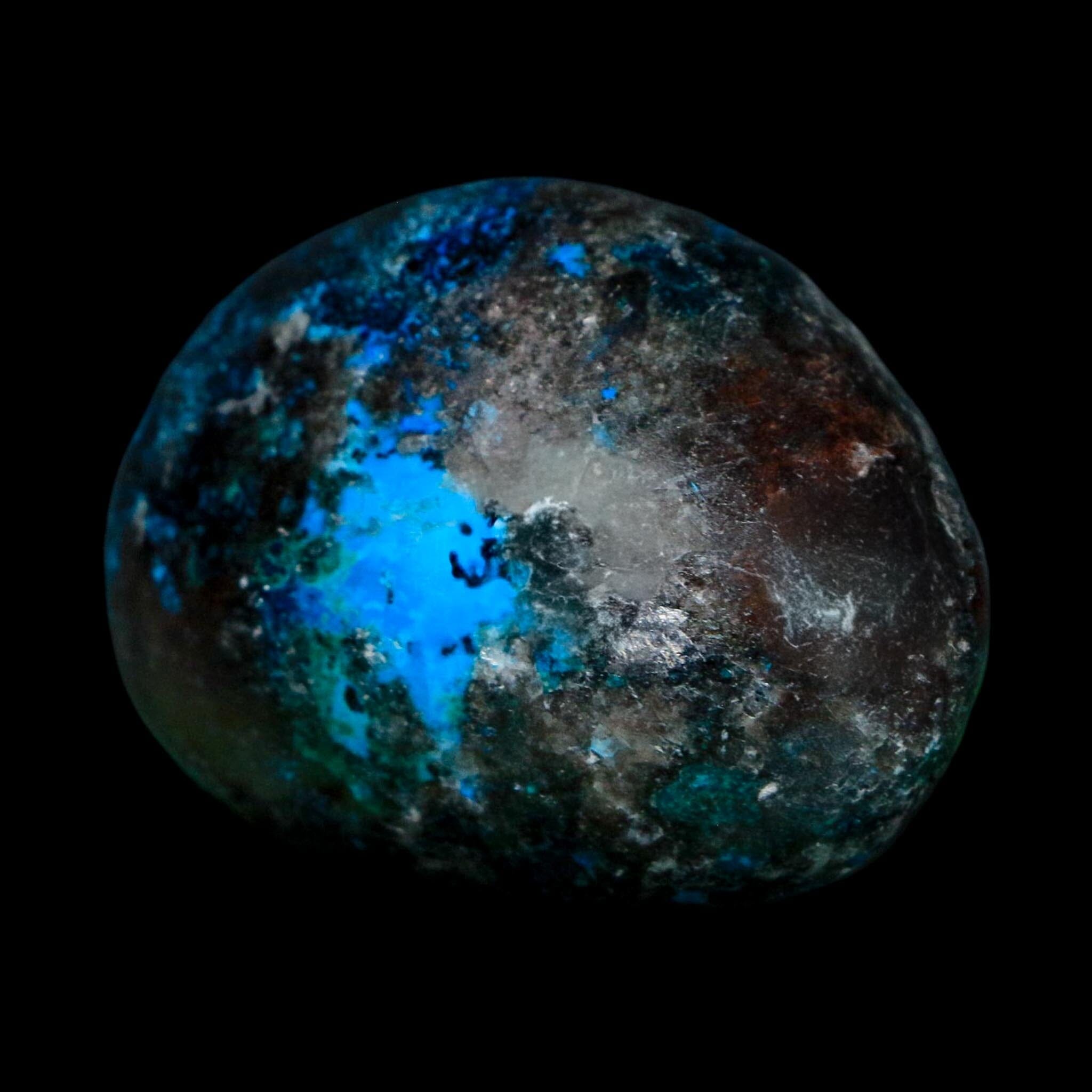 2" Chrysocolla Palm Stone Polished Free Form Blue And Teal Color Location Peru